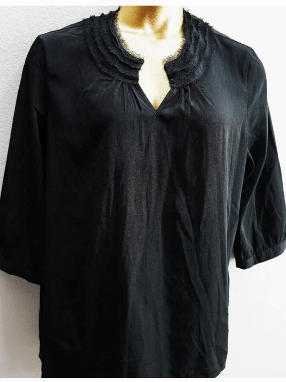 Chico's Black Raw Edge Neck Accent tunic top size 3